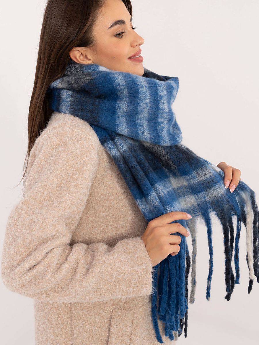 Shawl model 203172 AT